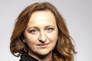 Novinářka Lenka Kabrhelová o podcastu 5:59: Chceme, aby posluchači pochopili, co se kolem nich děje - Proženy.cz